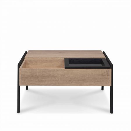 Emeld fel a dohányzóasztalt.